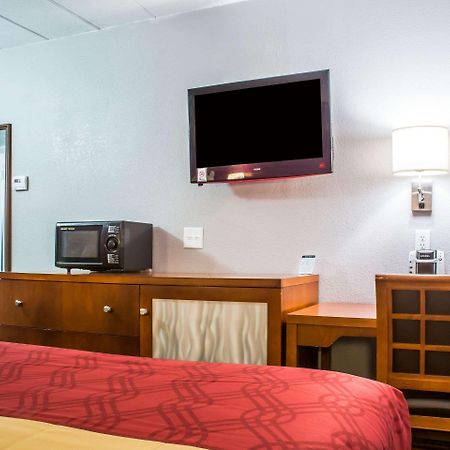 Econo Lodge Brockport Exterior photo