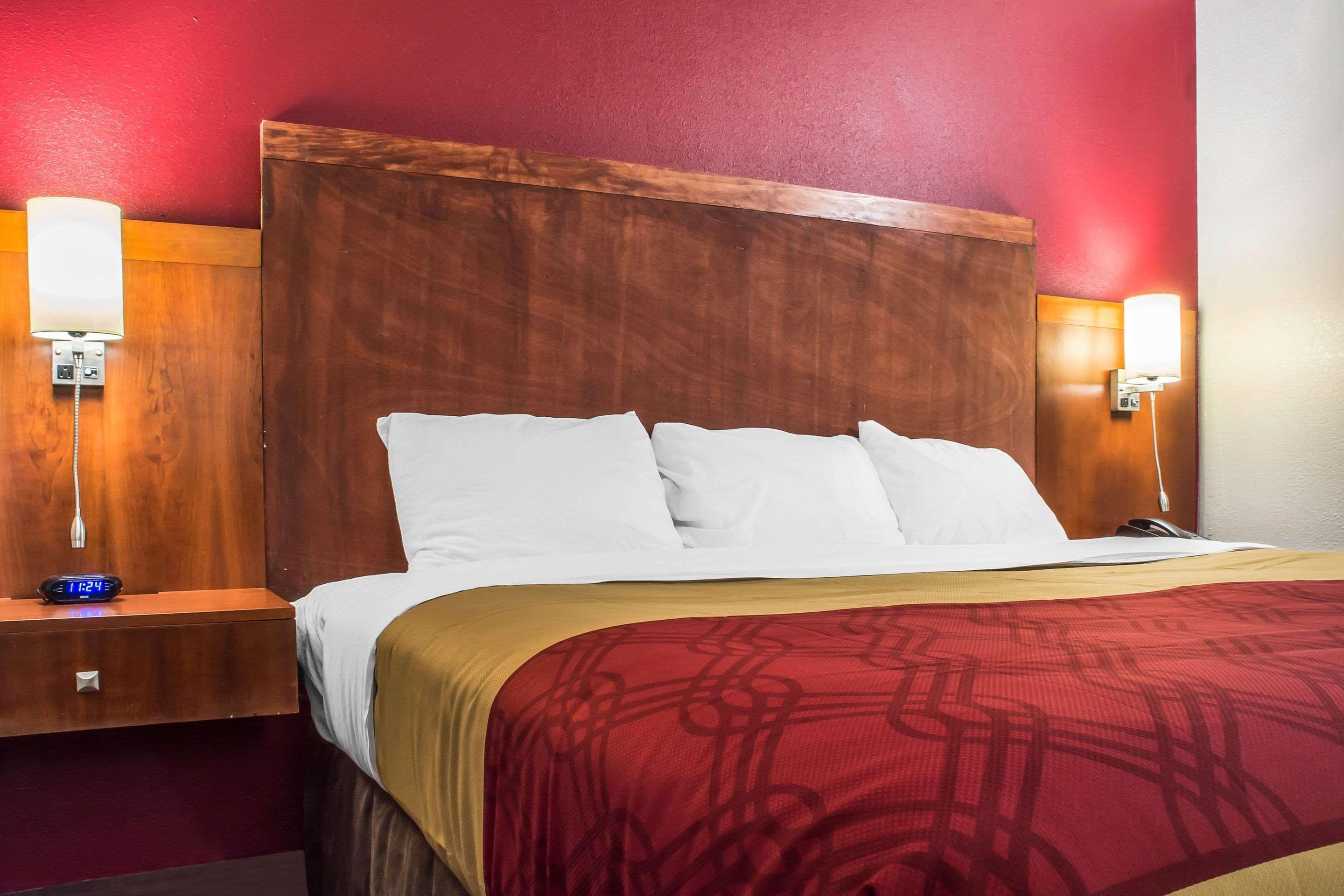 Econo Lodge Brockport Exterior photo